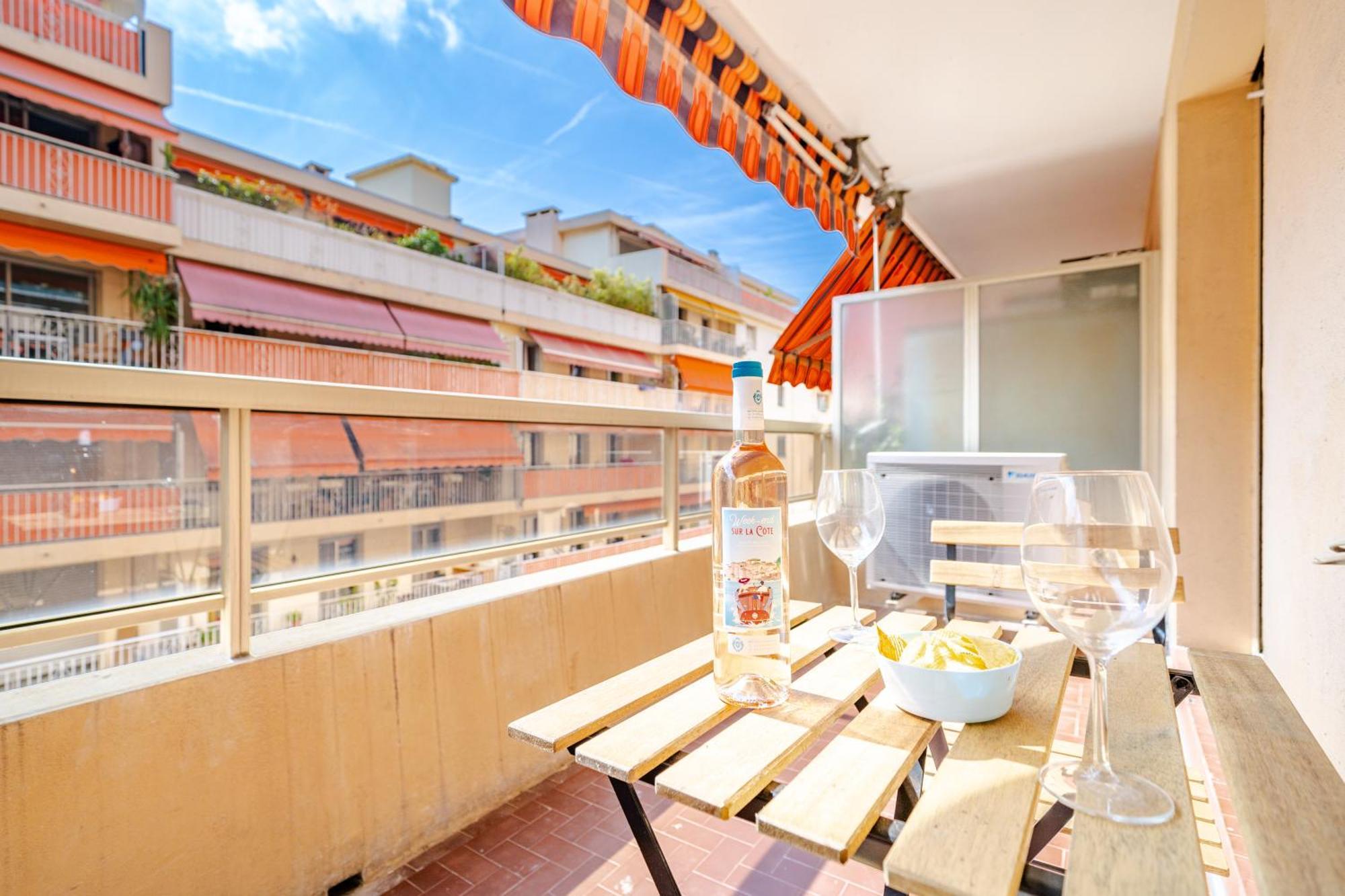 Near Old Town And Apartment Fully Renovated Nice Exterior photo